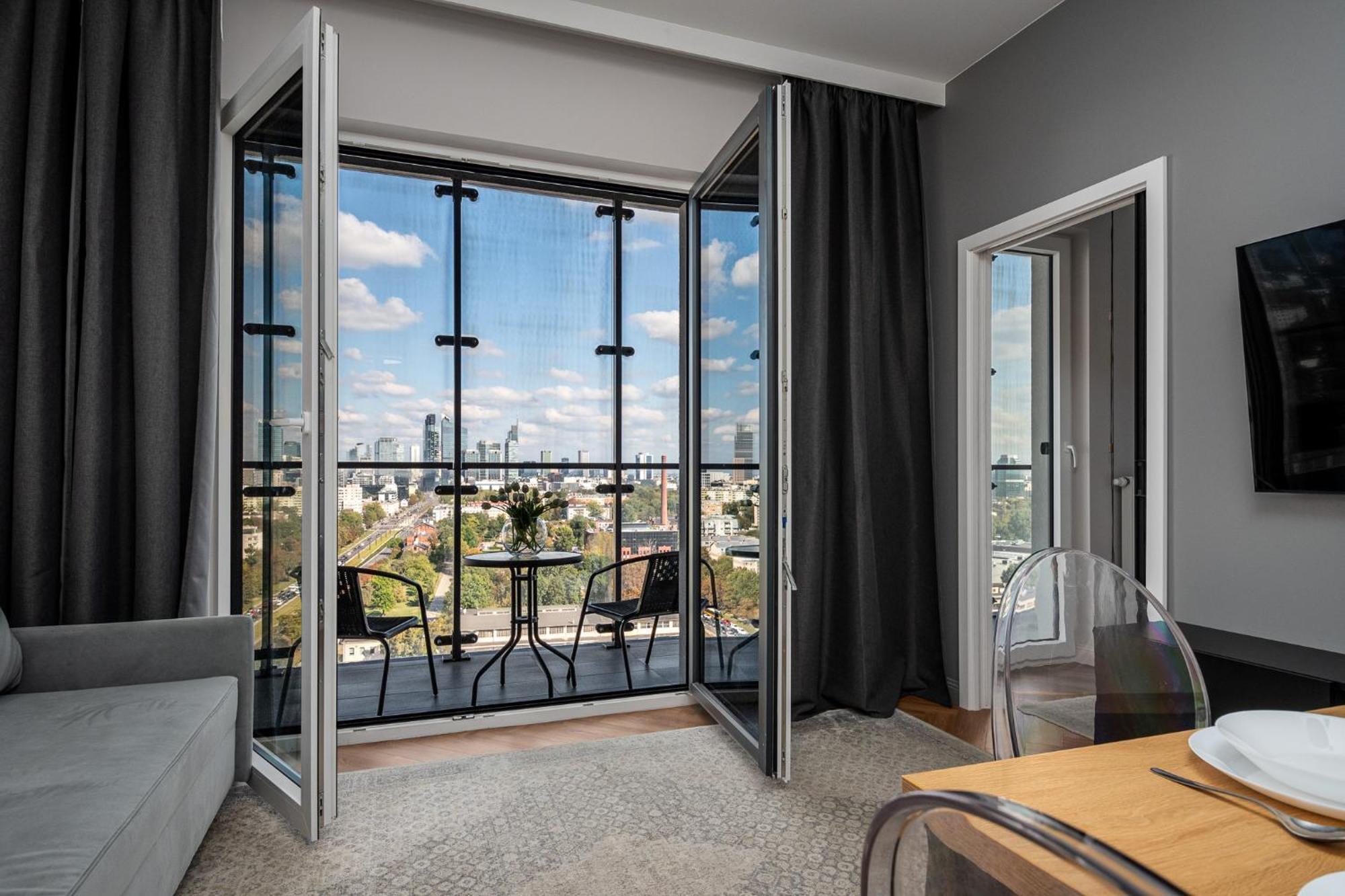 Wola Tower Deluxe Separate Bedroom With Free Garage - By Perfect Apart Варшава Экстерьер фото