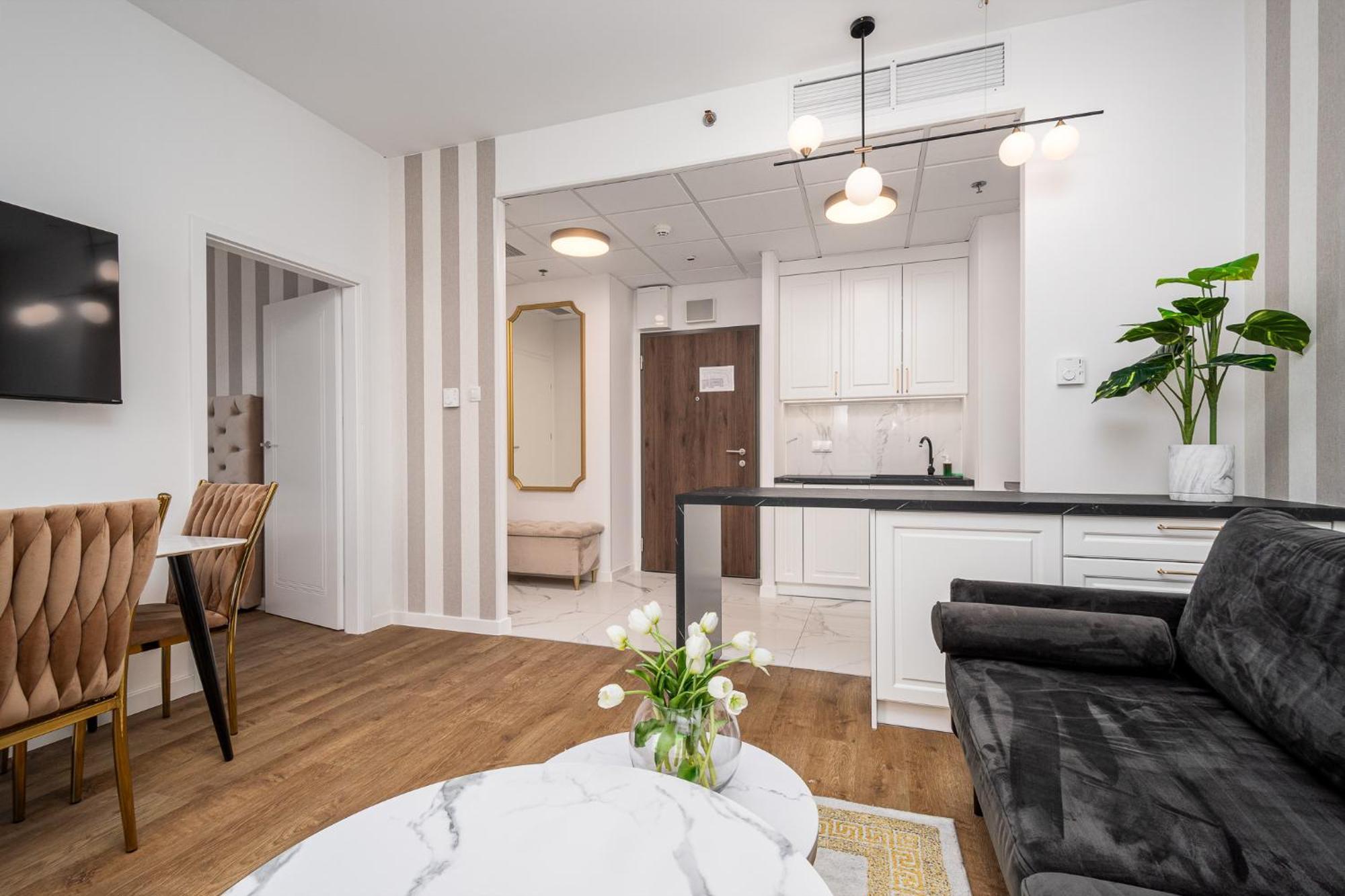 Wola Tower Deluxe Separate Bedroom With Free Garage - By Perfect Apart Варшава Экстерьер фото