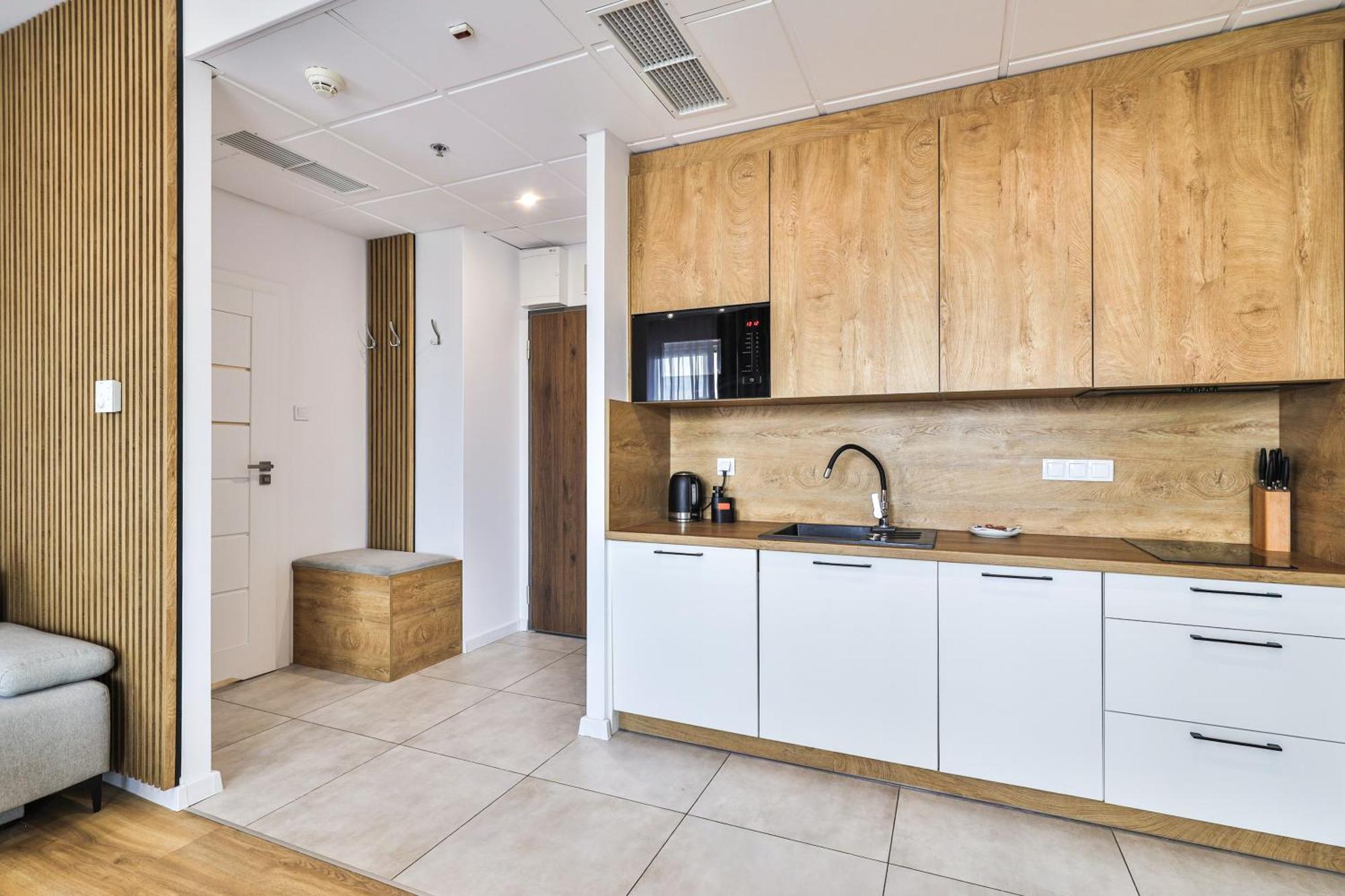 Wola Tower Deluxe Separate Bedroom With Free Garage - By Perfect Apart Варшава Экстерьер фото