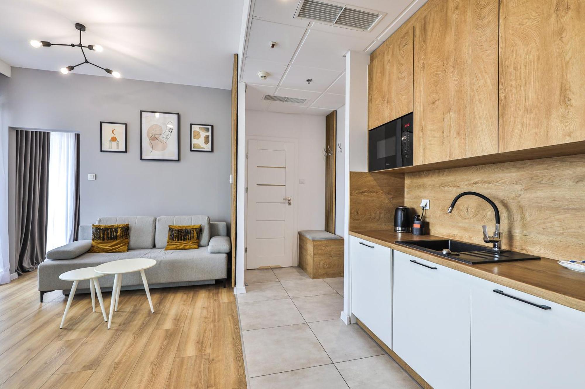 Wola Tower Deluxe Separate Bedroom With Free Garage - By Perfect Apart Варшава Экстерьер фото