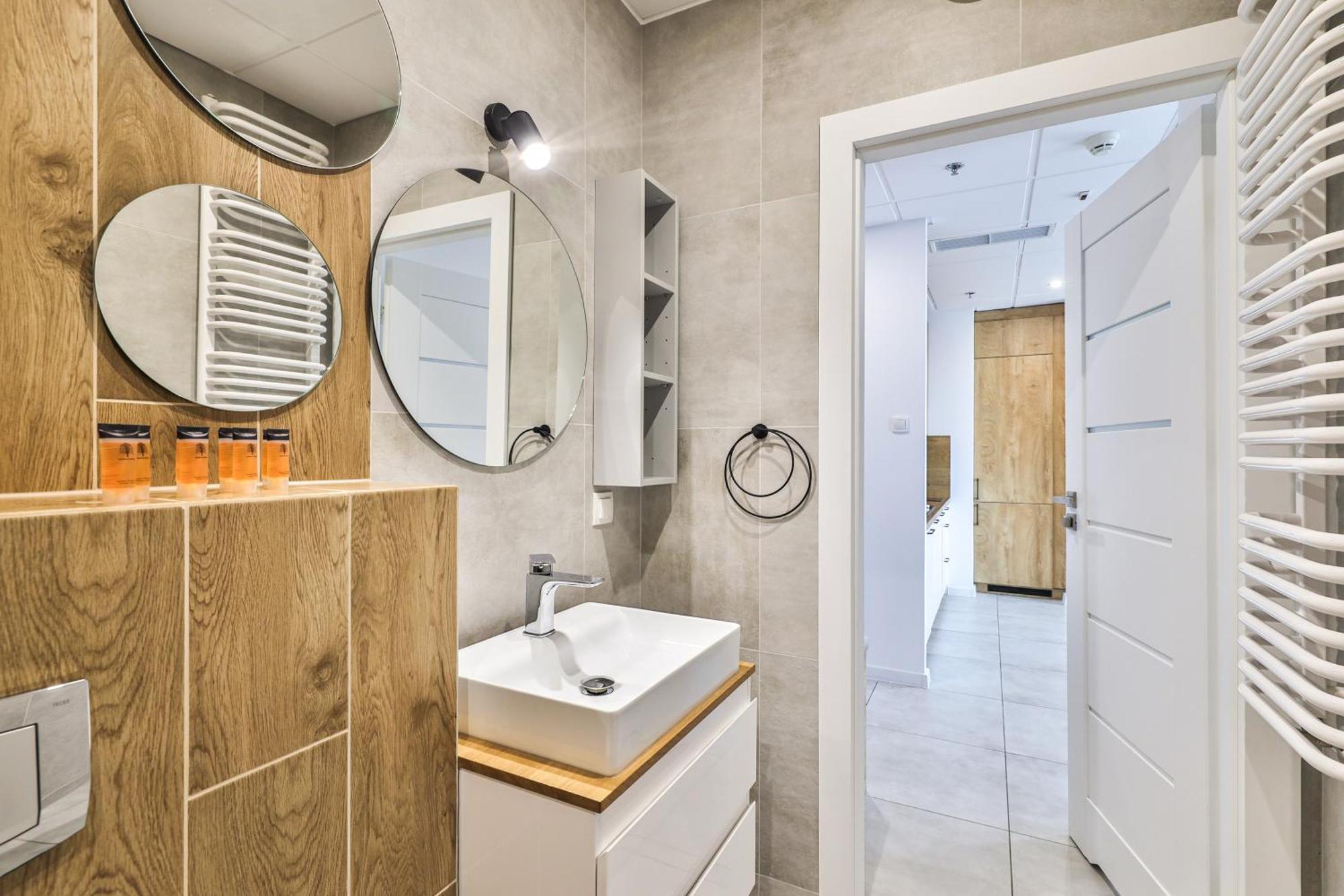 Wola Tower Deluxe Separate Bedroom With Free Garage - By Perfect Apart Варшава Экстерьер фото
