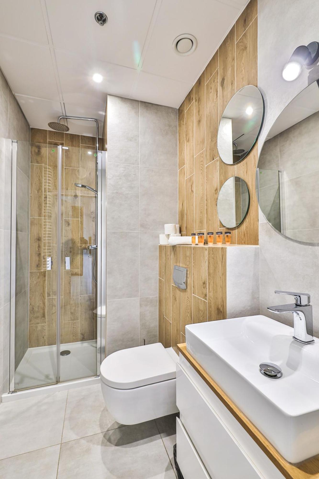Wola Tower Deluxe Separate Bedroom With Free Garage - By Perfect Apart Варшава Экстерьер фото
